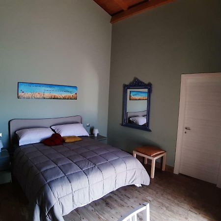 L.T. Metis Hotel Ачиреале Екстериор снимка