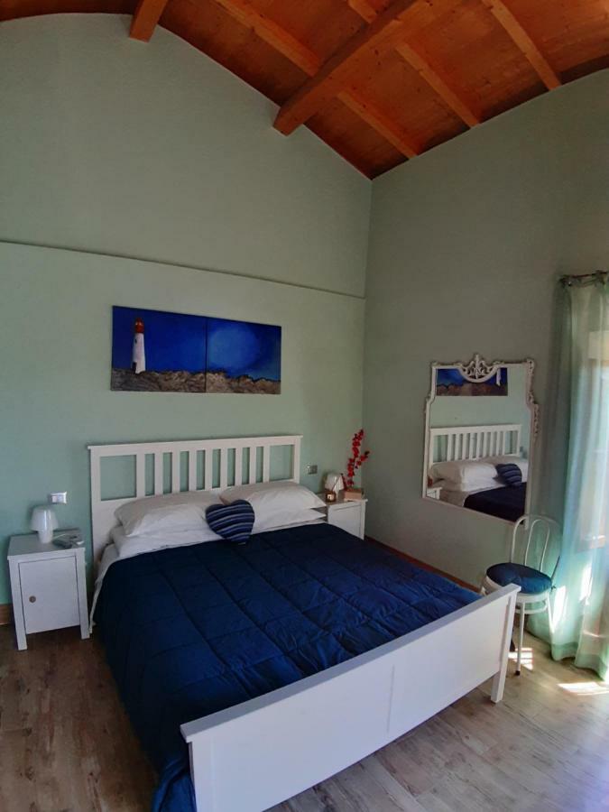 L.T. Metis Hotel Ачиреале Екстериор снимка