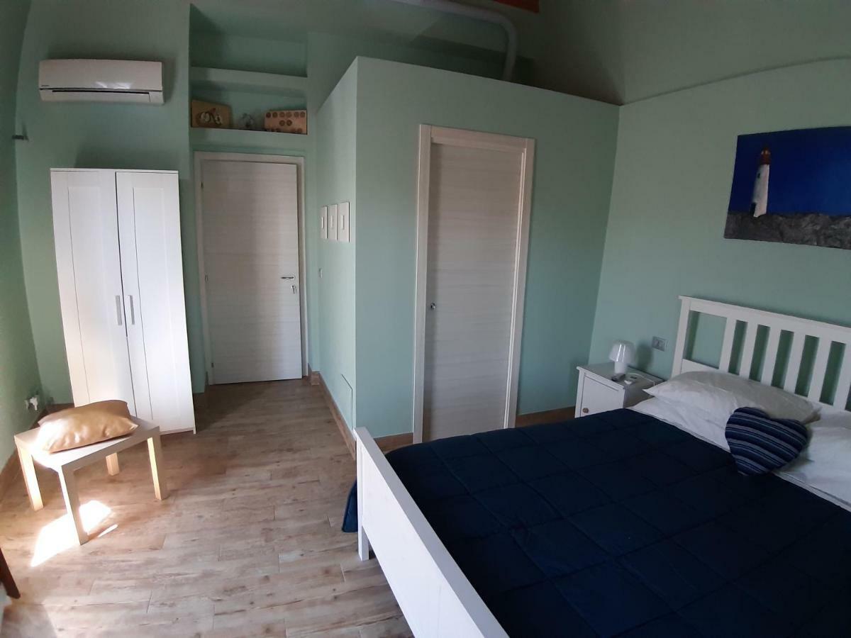 L.T. Metis Hotel Ачиреале Екстериор снимка